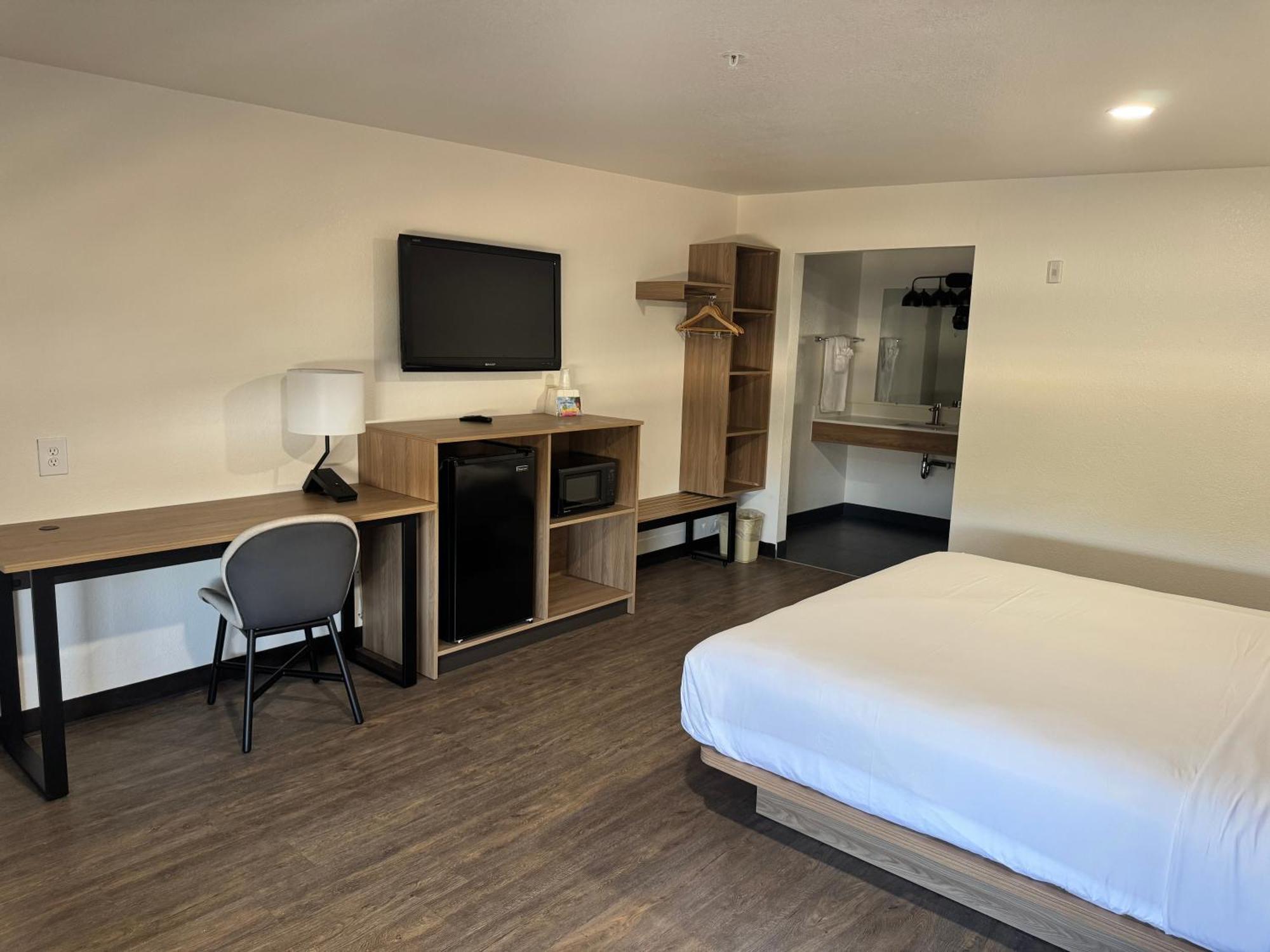 Where to Stay Near Century Park: 4 Hotels in Cathedral City