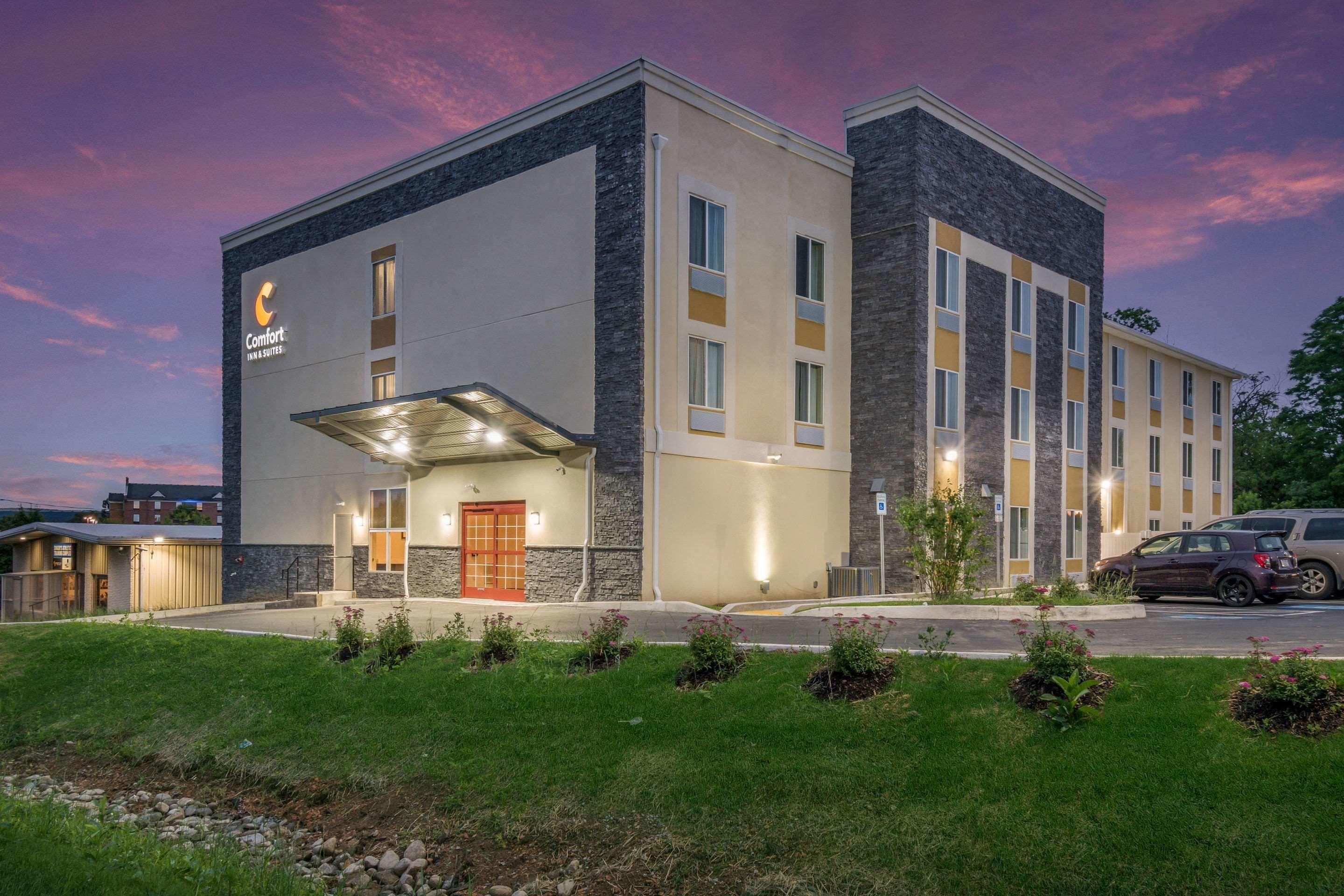 6 Airport Hotels Near Siebert Park That Deliver