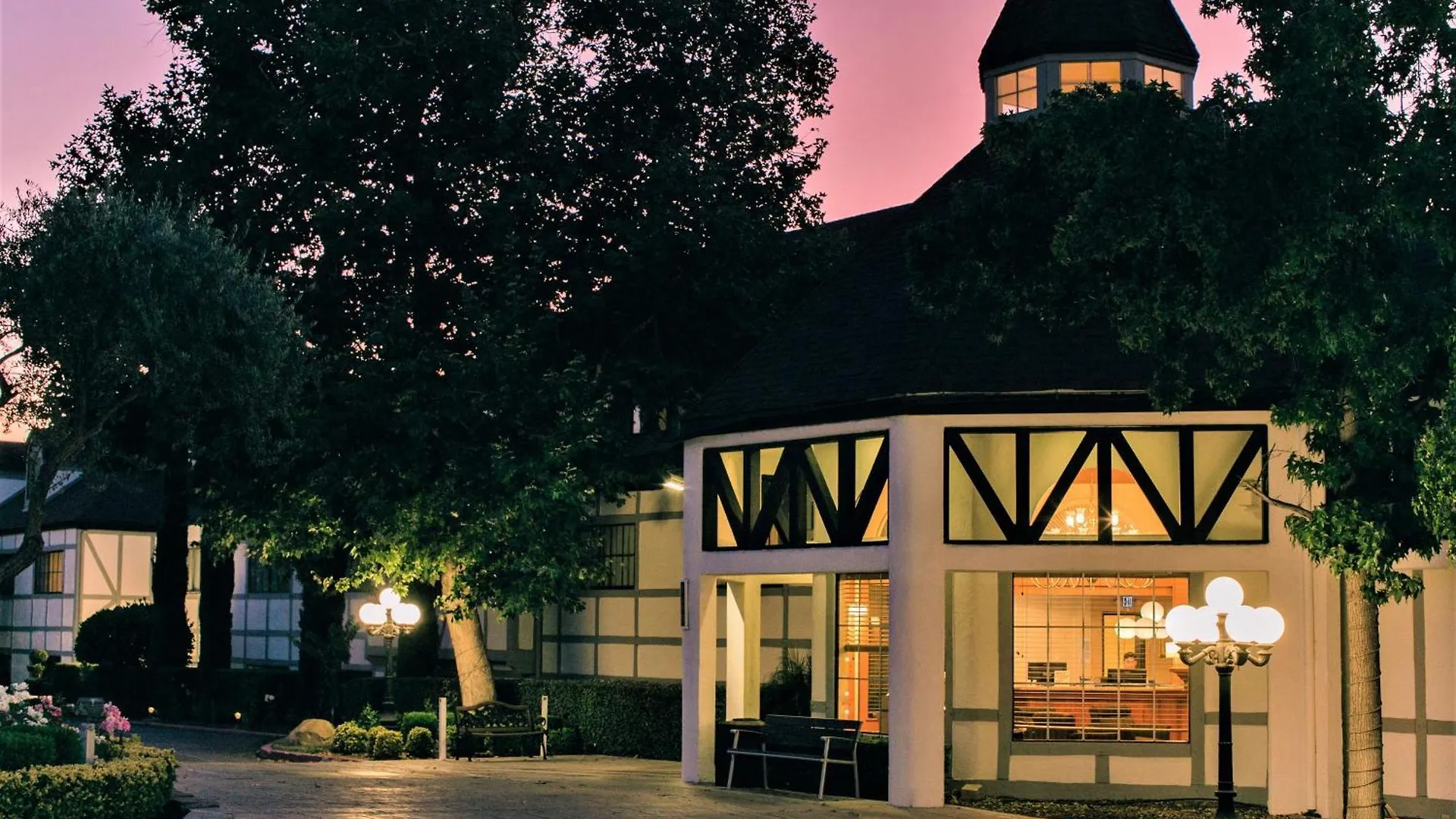 5 Smart Central Hotels Near Nojoqui Falls Park Worth Booking