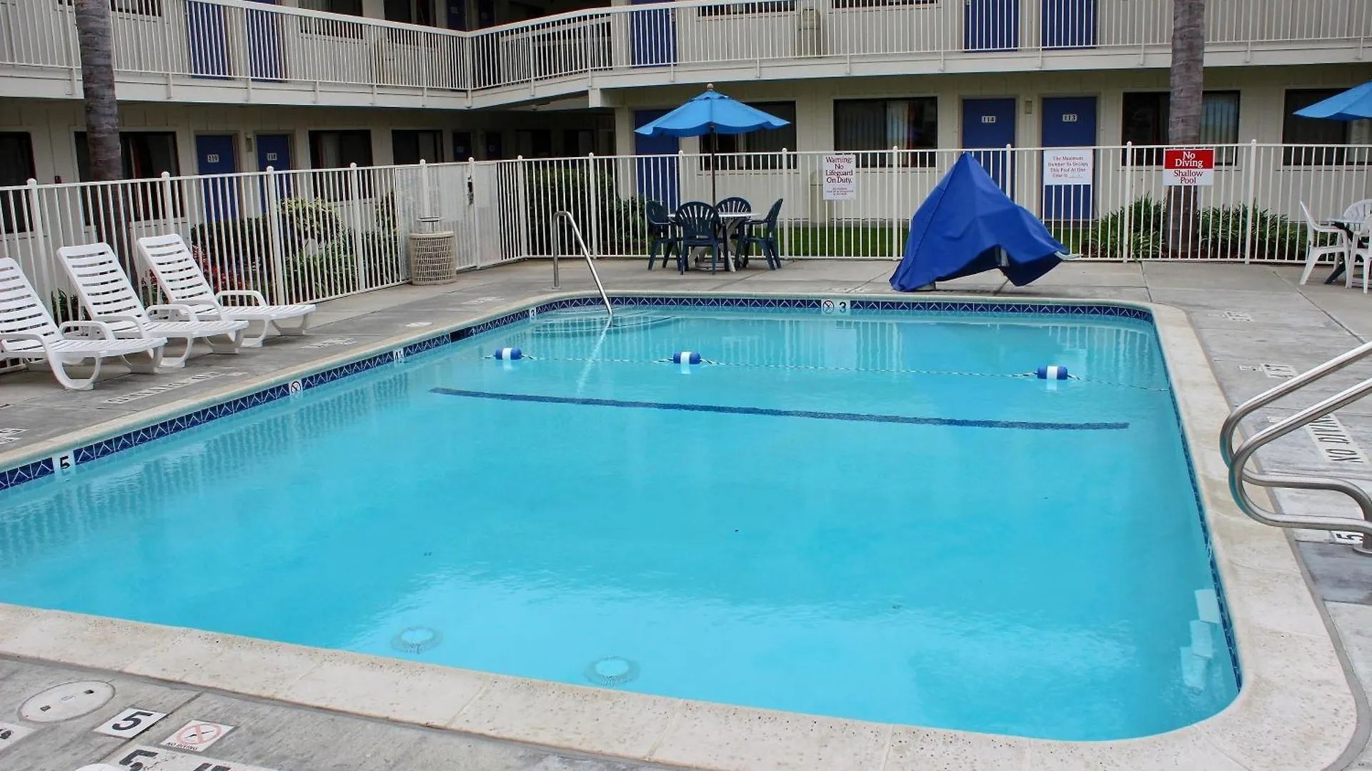 4 Golf Hotels Near Margo Dodd Park for Coast Access