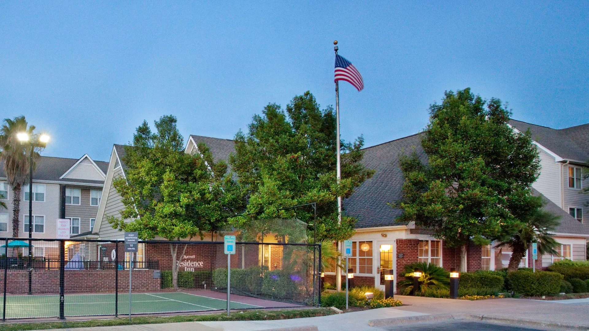 4 Three-Star Hotels Near Teravista Golf Club That Deliver