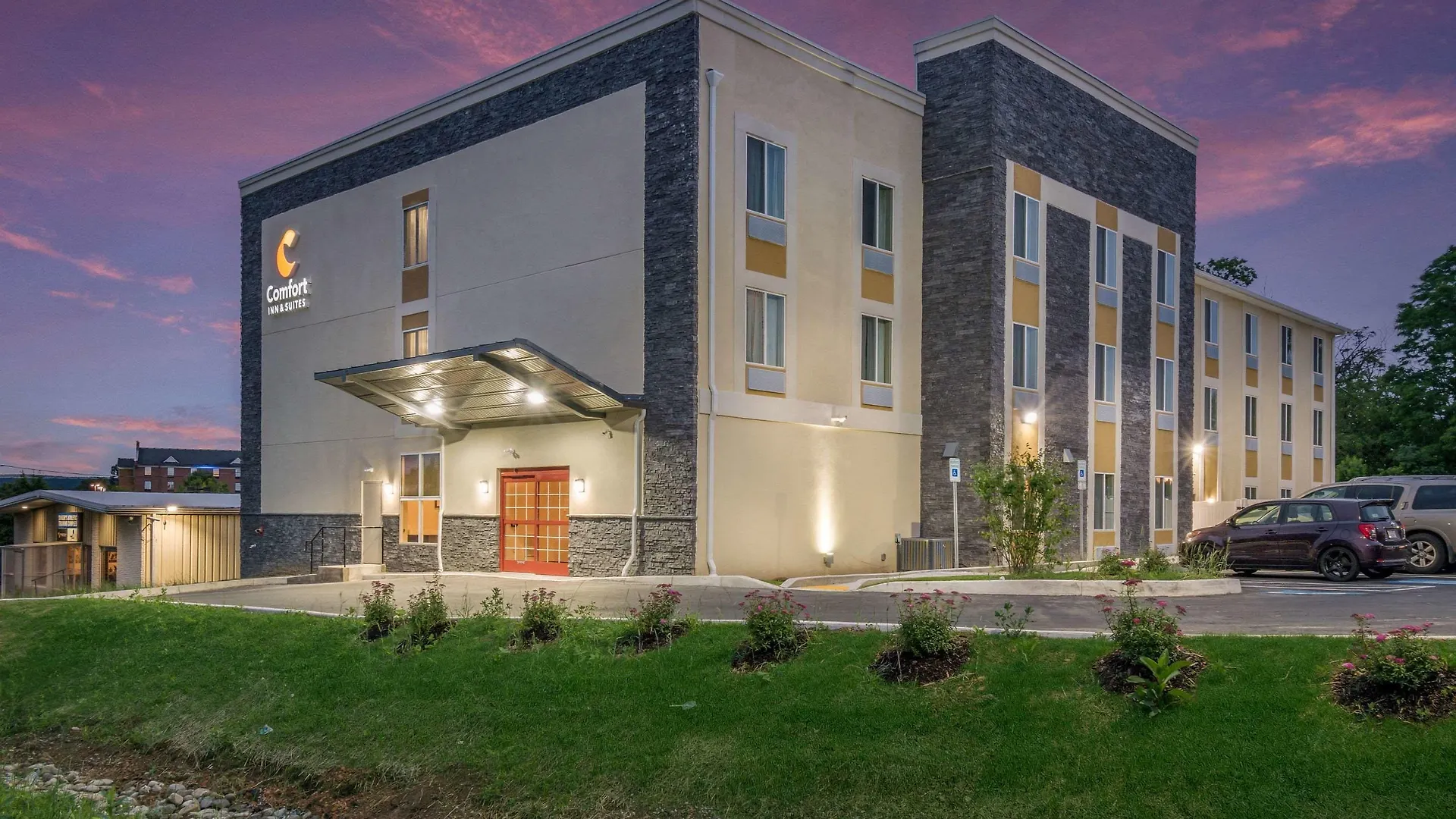 6 Airport Hotels Near Siebert Park That Deliver