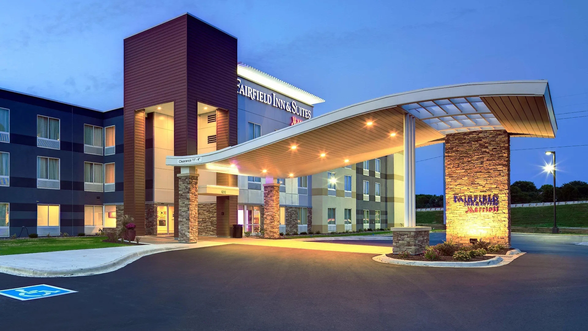 6 Business Hotels Near West Towne Mall for a Productive Madison Stay
